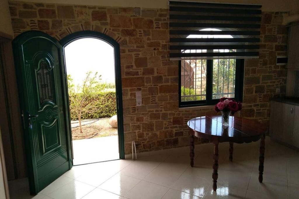 Villa Roses-Mourteri Exterior photo